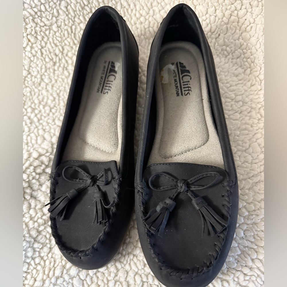 Cliffs by White Mountain Women's Classic Black Moccasins